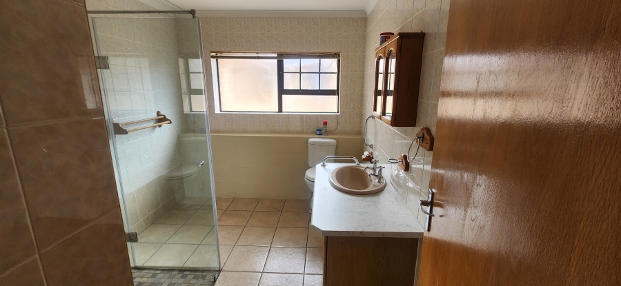 5 Bedroom Property for Sale in Dana Bay Western Cape